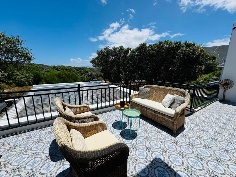 To Let 5 Bedroom Property for Rent in Sandbaai Western Cape